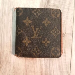 LOUIS VUITTON Vintage. CANVAS BI-FOLD MONOGRAM  WALLET. Men’s